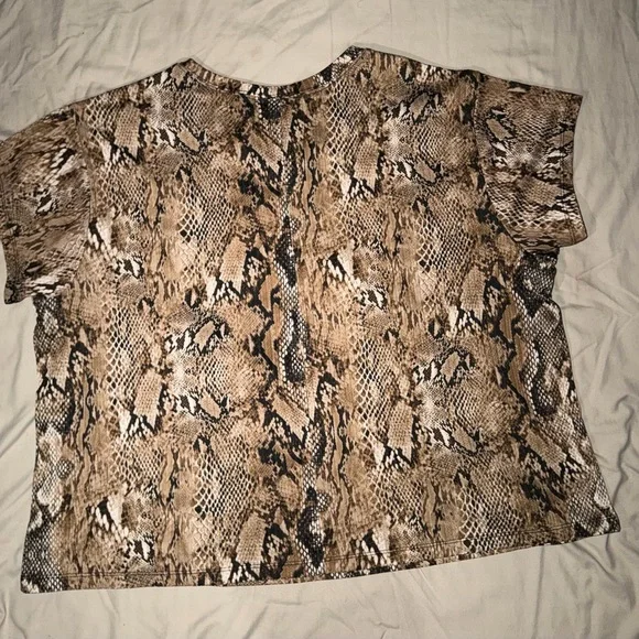 torrid Brown Snake Print Short Sleeve Top - Picture 4 of 4